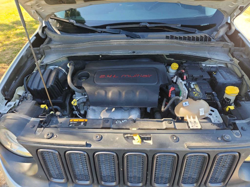 Photo 8 of this JEEP RENEGADE