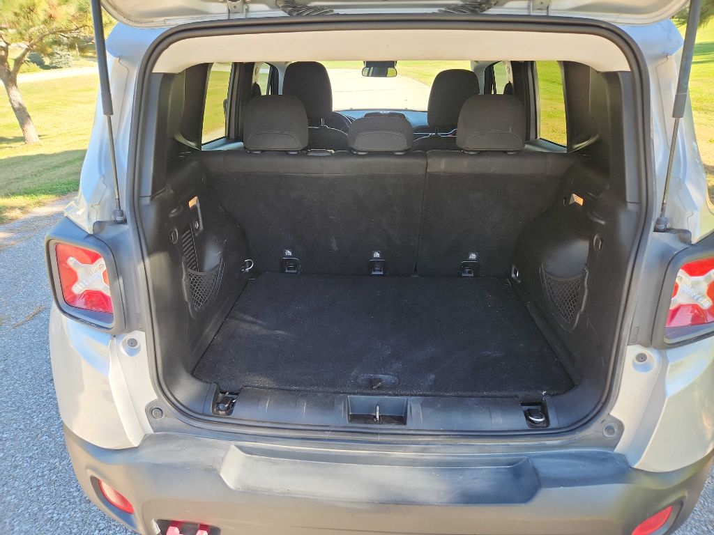 Photo 22 of this JEEP RENEGADE