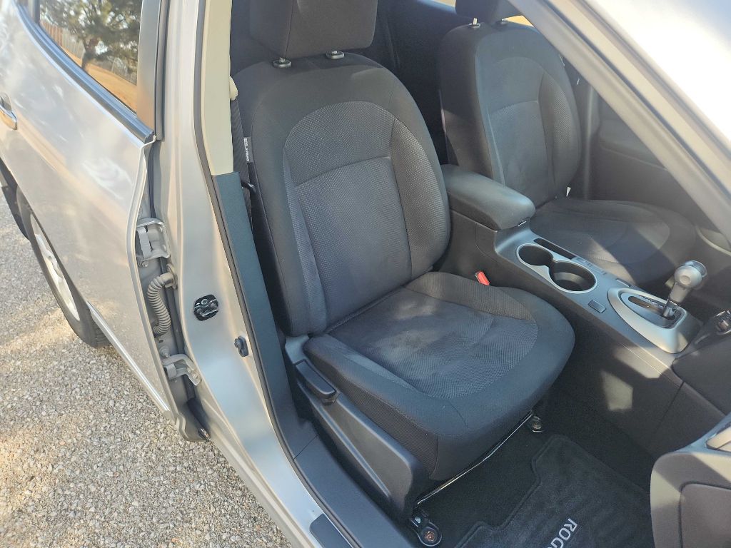 Photo 19 of this NISSAN ROGUE