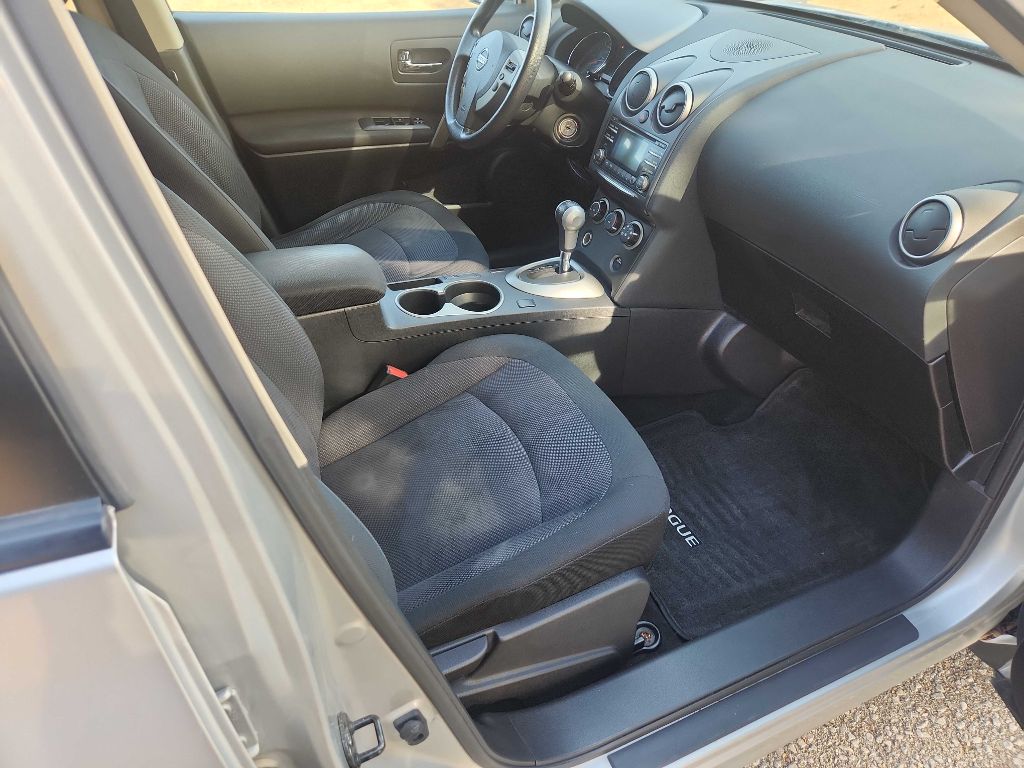 Photo 18 of this NISSAN ROGUE