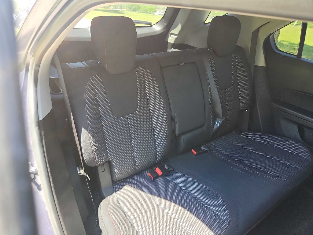 Photo 18 of this CHEVROLET EQUINOX