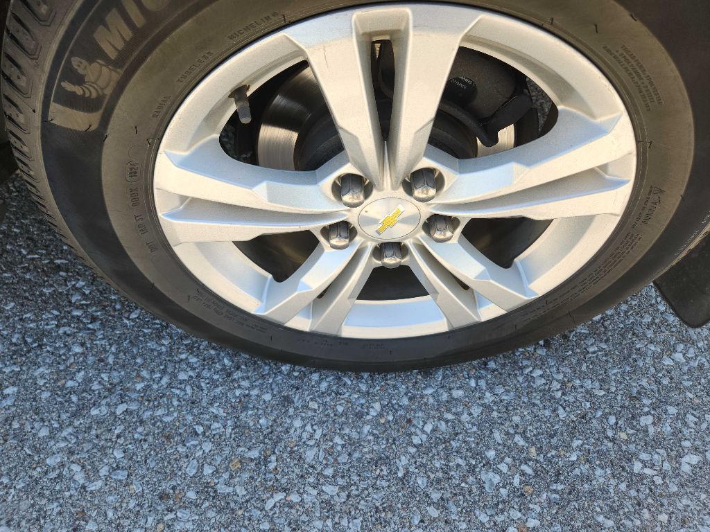 Photo 21 of this CHEVROLET EQUINOX