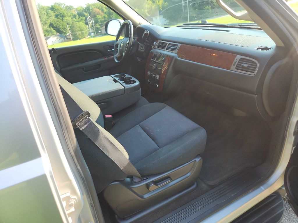 Photo 18 of this CHEVROLET SUBURBAN