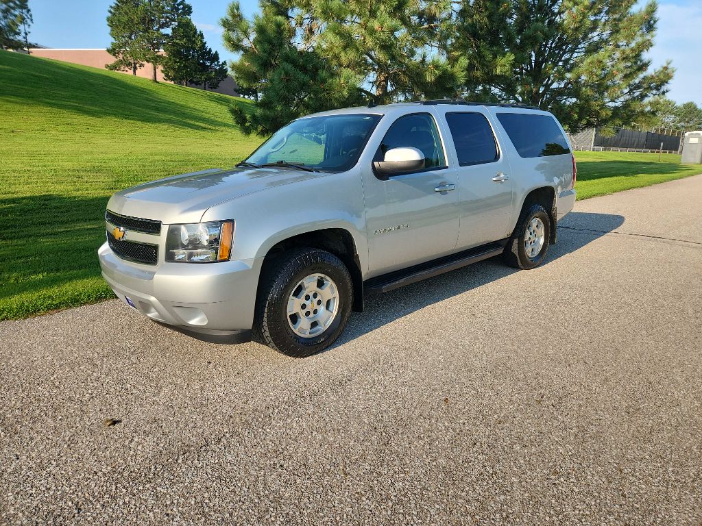 Photo 2 of this CHEVROLET SUBURBAN