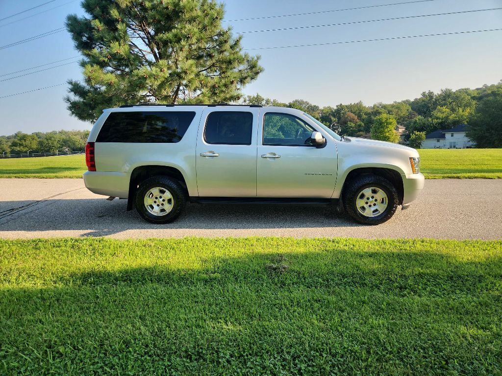 Photo 4 of this CHEVROLET SUBURBAN