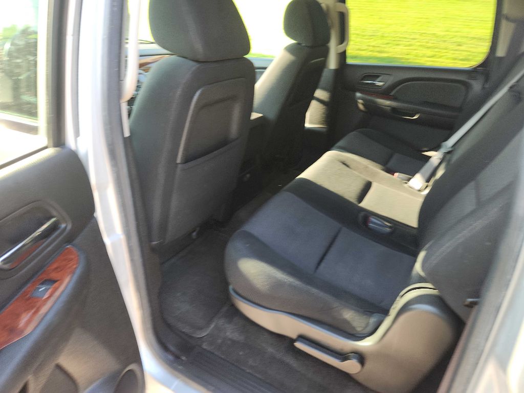 Photo 13 of this CHEVROLET SUBURBAN