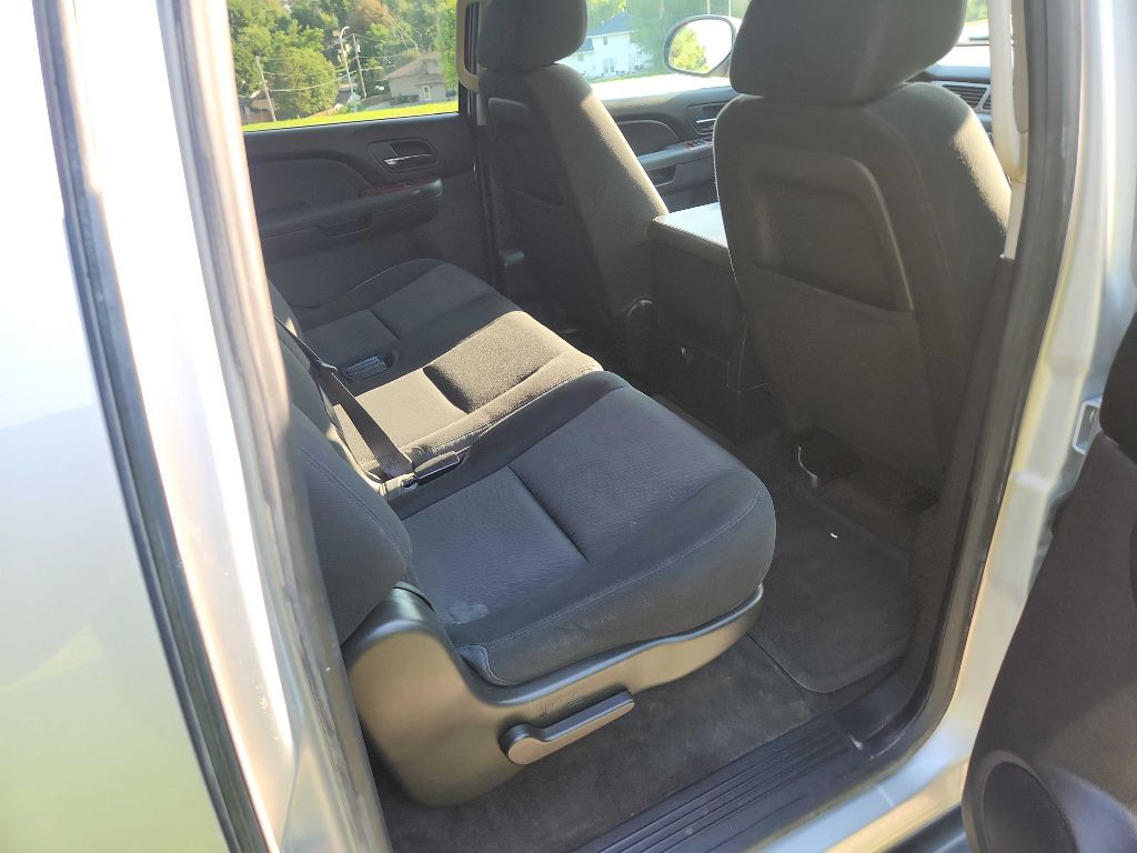 Photo 16 of this CHEVROLET SUBURBAN