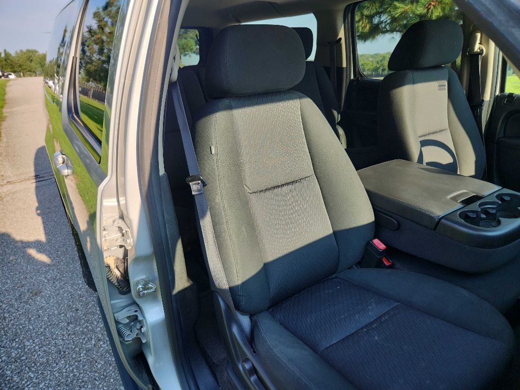 Photo 19 of this CHEVROLET SUBURBAN