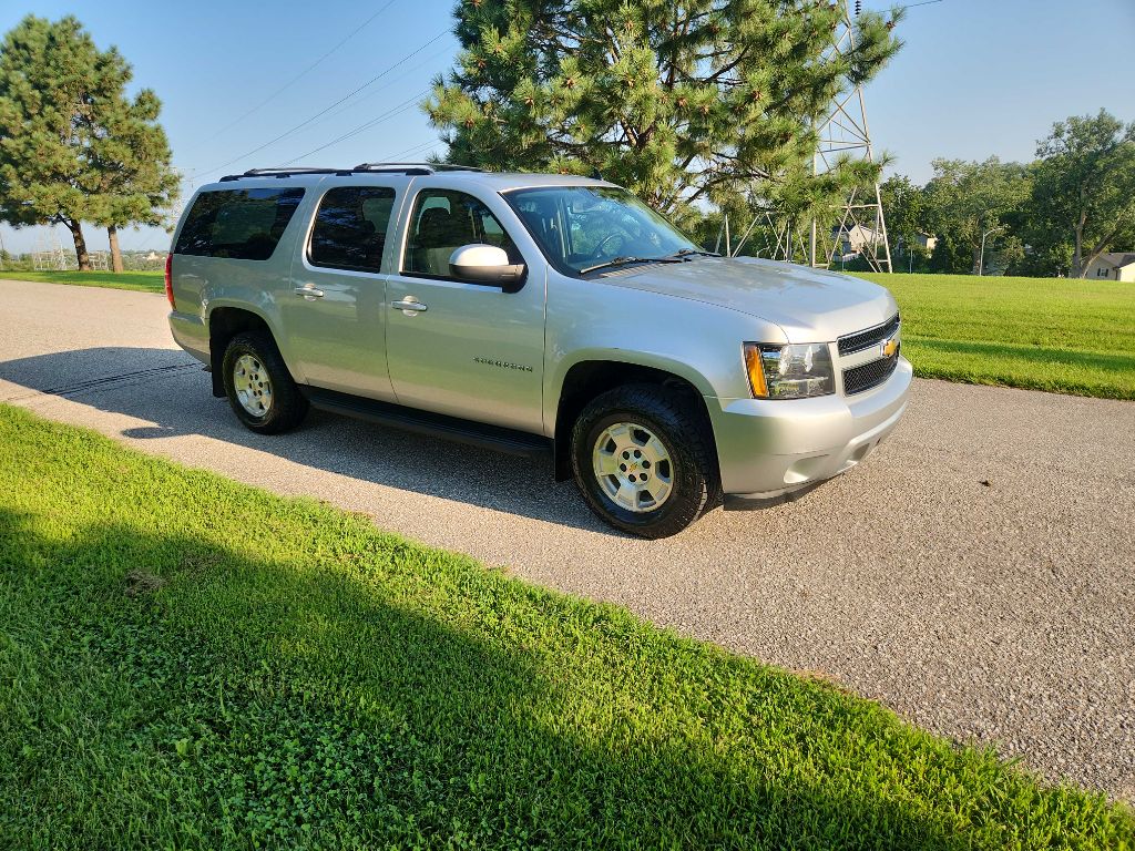 Photo 3 of this CHEVROLET SUBURBAN