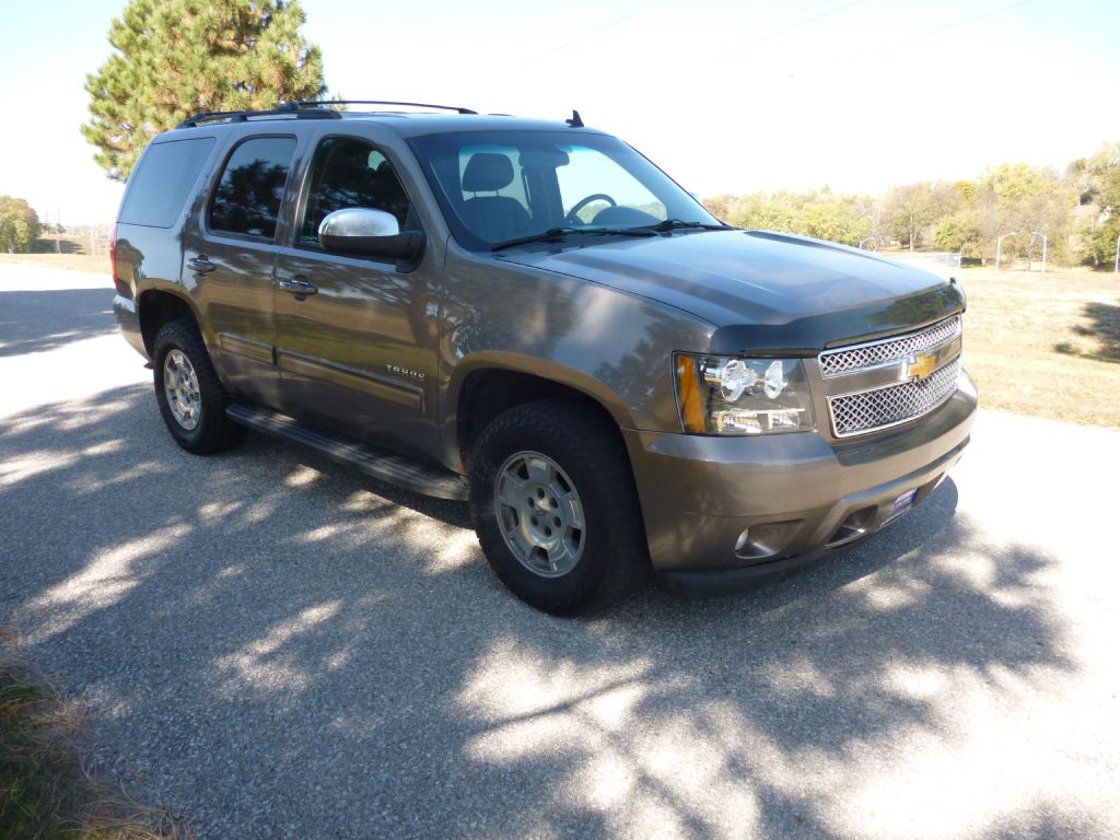 Photo 2 of this CHEVROLET TAHOE