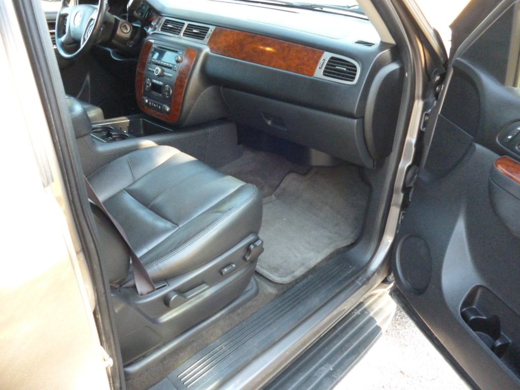 Photo 16 of this CHEVROLET TAHOE