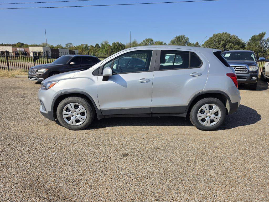 Photo 3 of this CHEVROLET TRAX