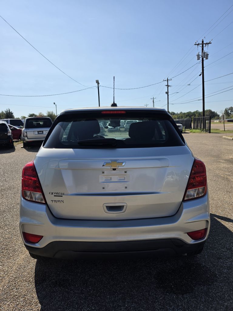 Photo 4 of this CHEVROLET TRAX