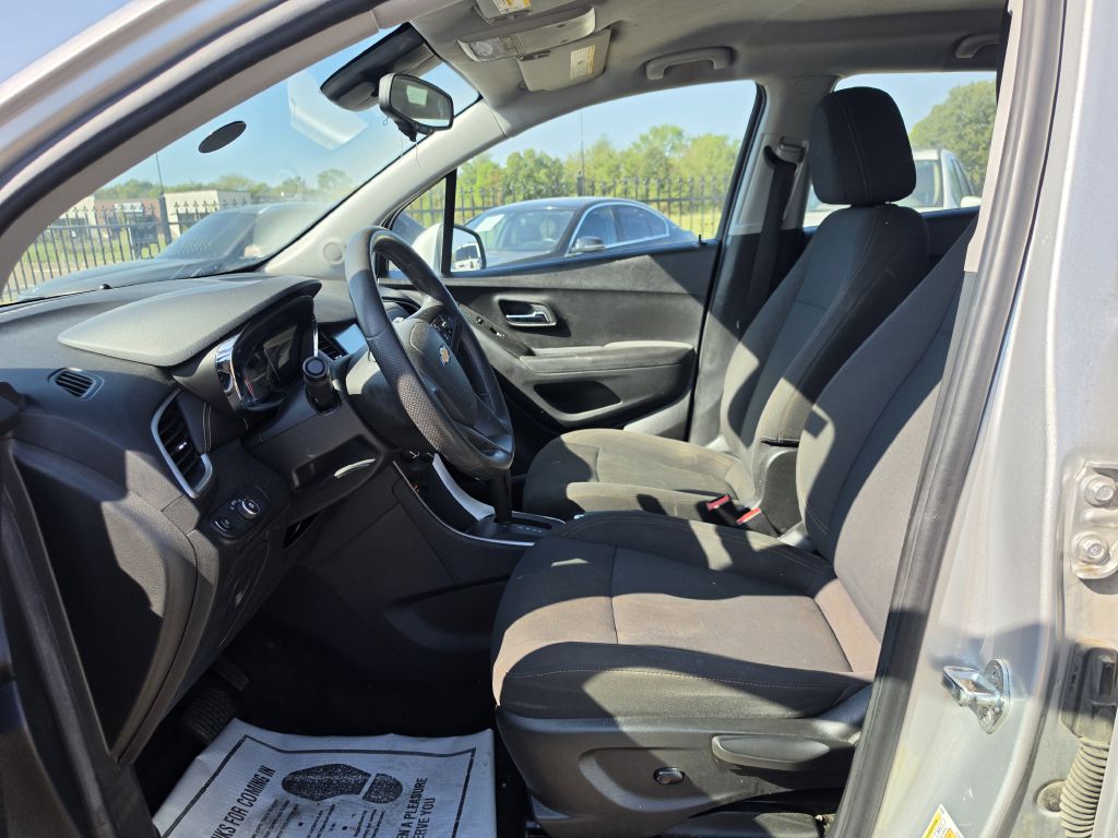 Photo 5 of this CHEVROLET TRAX