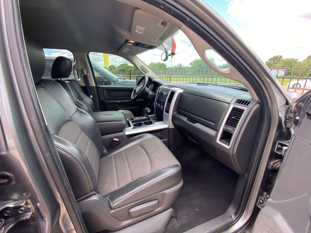 Photo 8 of this DODGE RAM 1500