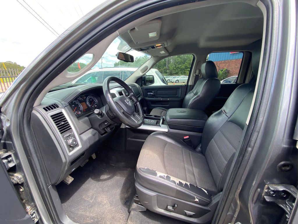 Photo 4 of this DODGE RAM 1500