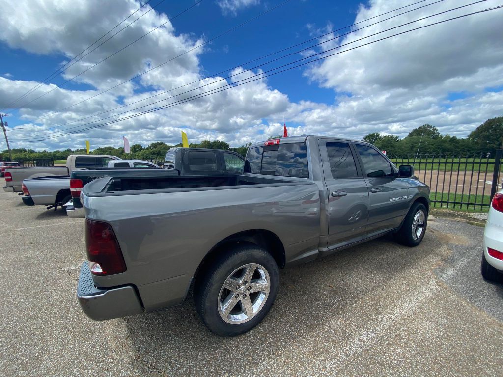 Photo 2 of this DODGE RAM 1500