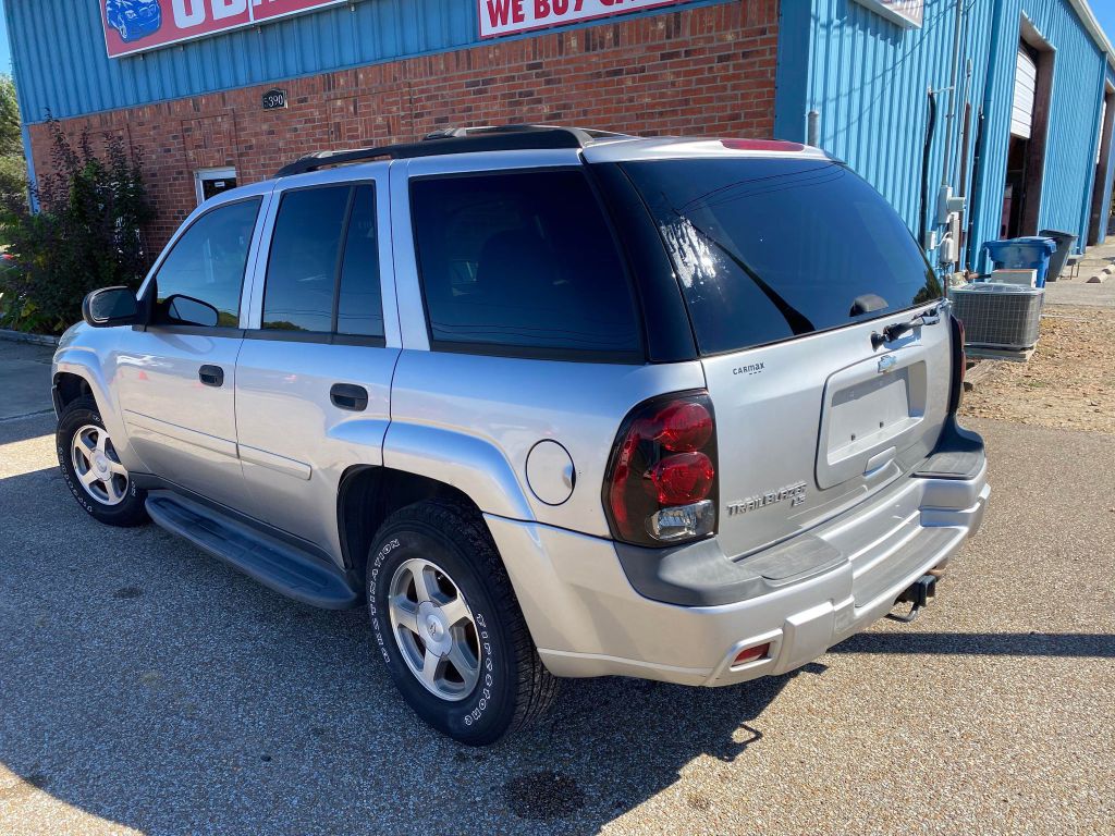 Photo 3 of this CHEVROLET TRAILBLAZER