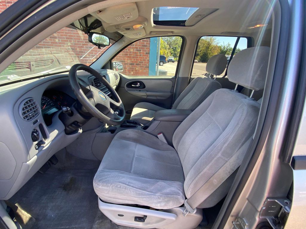 Photo 8 of this CHEVROLET TRAILBLAZER