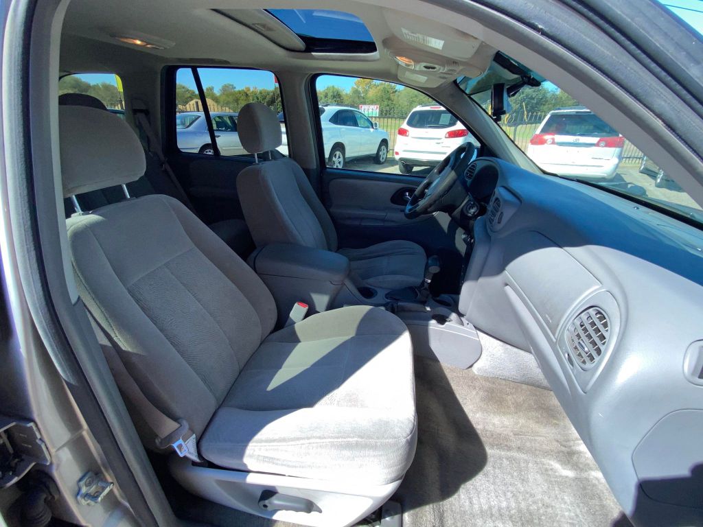 Photo 13 of this CHEVROLET TRAILBLAZER