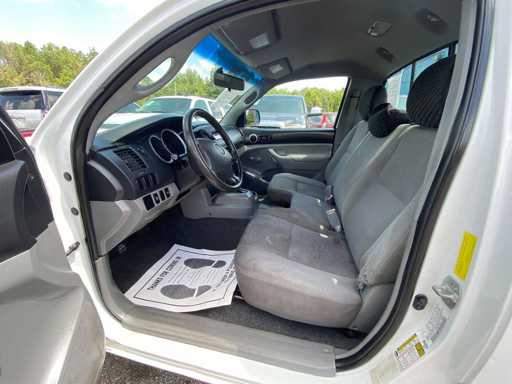 Photo 4 of this TOYOTA TACOMA