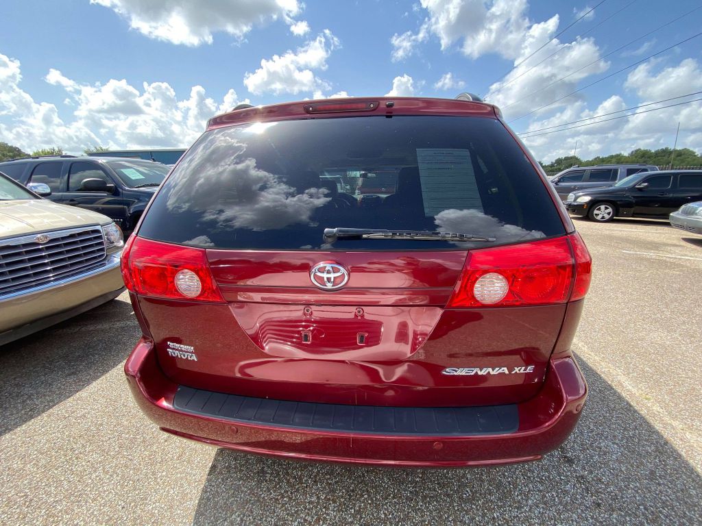 Photo 11 of this TOYOTA SIENNA