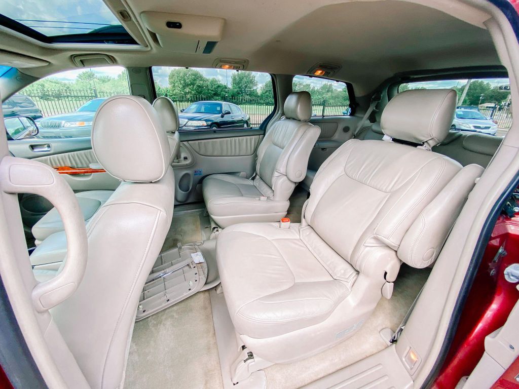 Photo 7 of this TOYOTA SIENNA