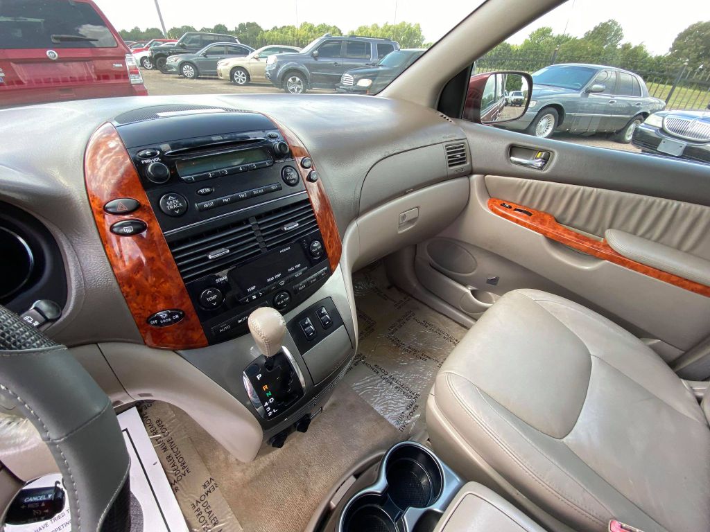 Photo 6 of this TOYOTA SIENNA