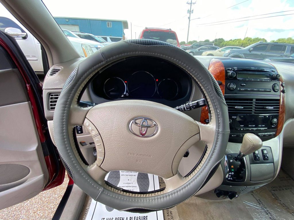Photo 5 of this TOYOTA SIENNA