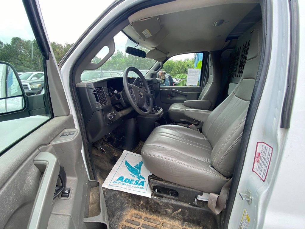 Photo 4 of this CHEVROLET EXPRESS G2500