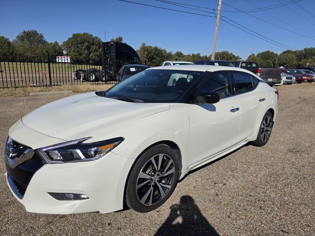 Photo 2 of this NISSAN MAXIMA