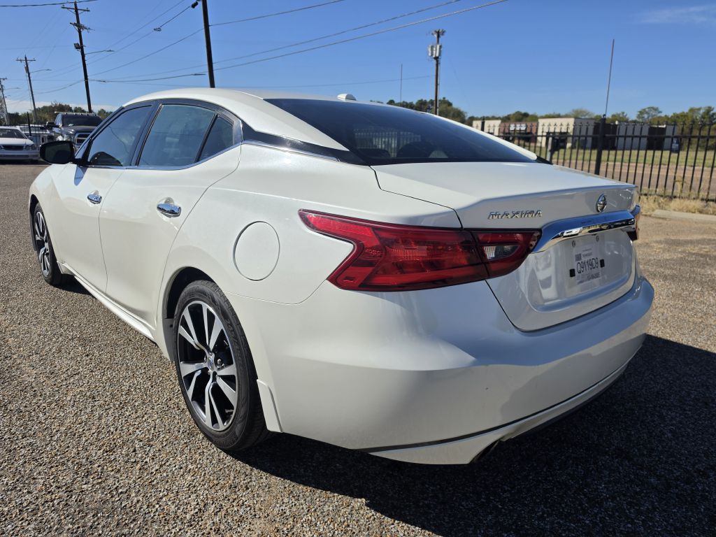 Photo 4 of this NISSAN MAXIMA