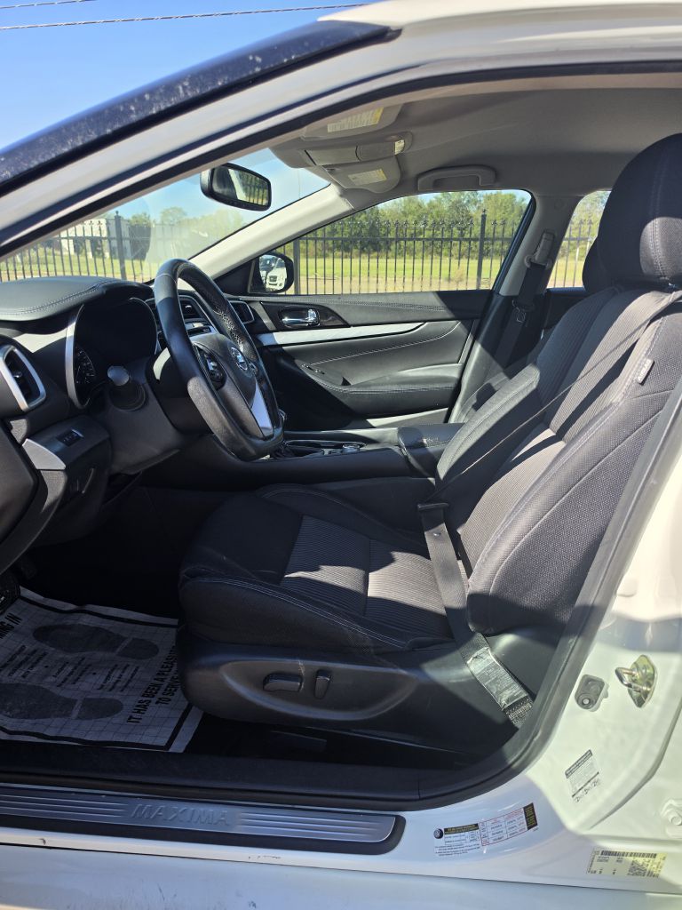 Photo 9 of this NISSAN MAXIMA