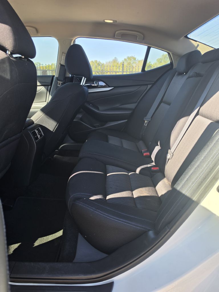 Photo 10 of this NISSAN MAXIMA