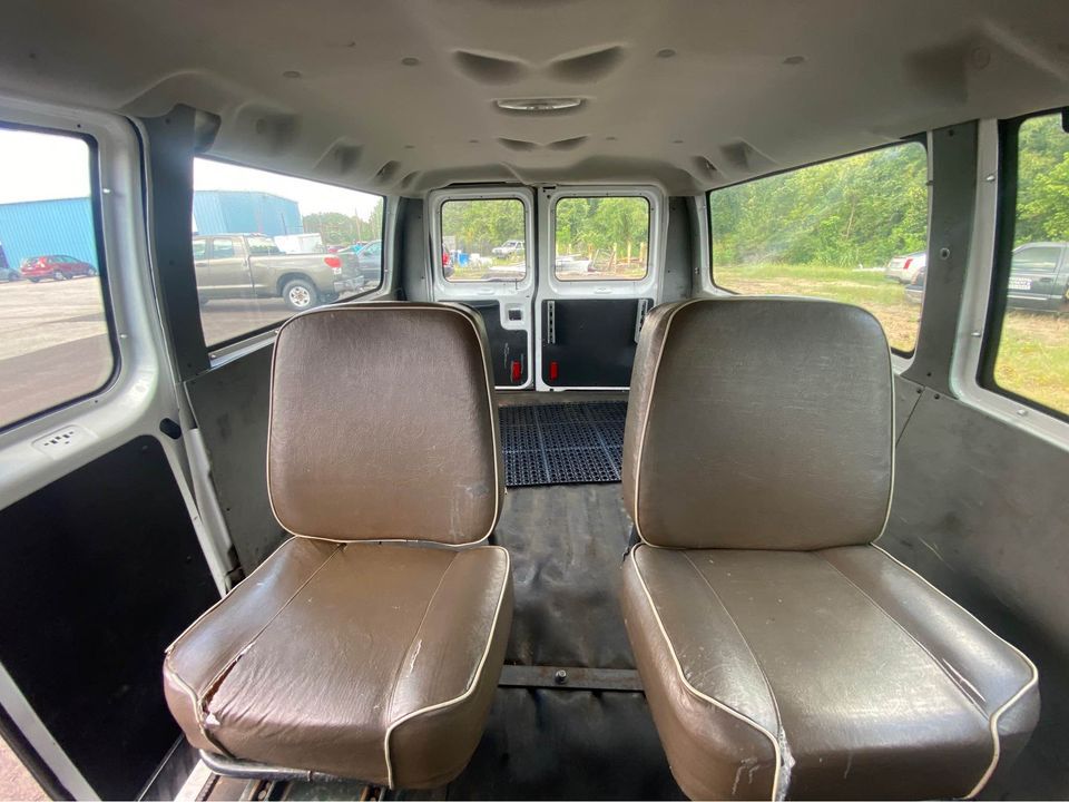 Photo 10 of this FORD ECONOLINE