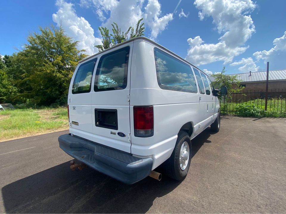 Photo 5 of this FORD ECONOLINE