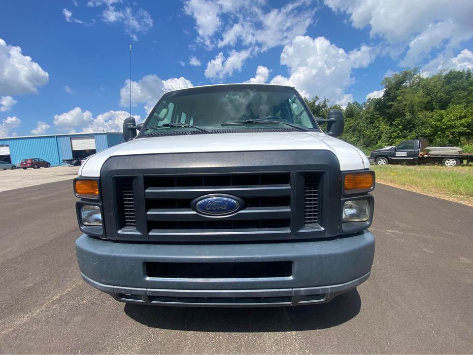 Photo 3 of this FORD ECONOLINE
