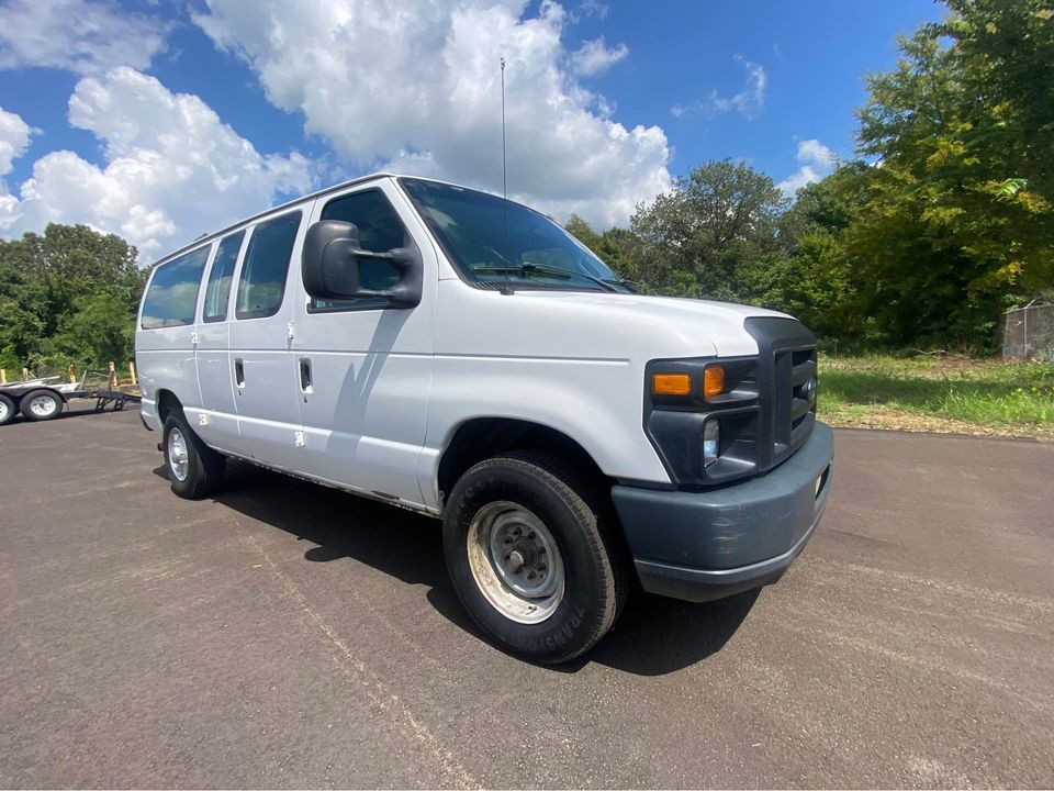 Photo 2 of this FORD ECONOLINE