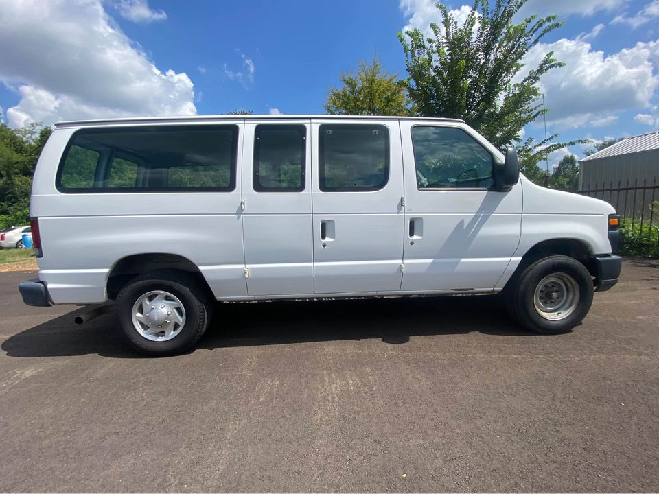 Photo 4 of this FORD ECONOLINE
