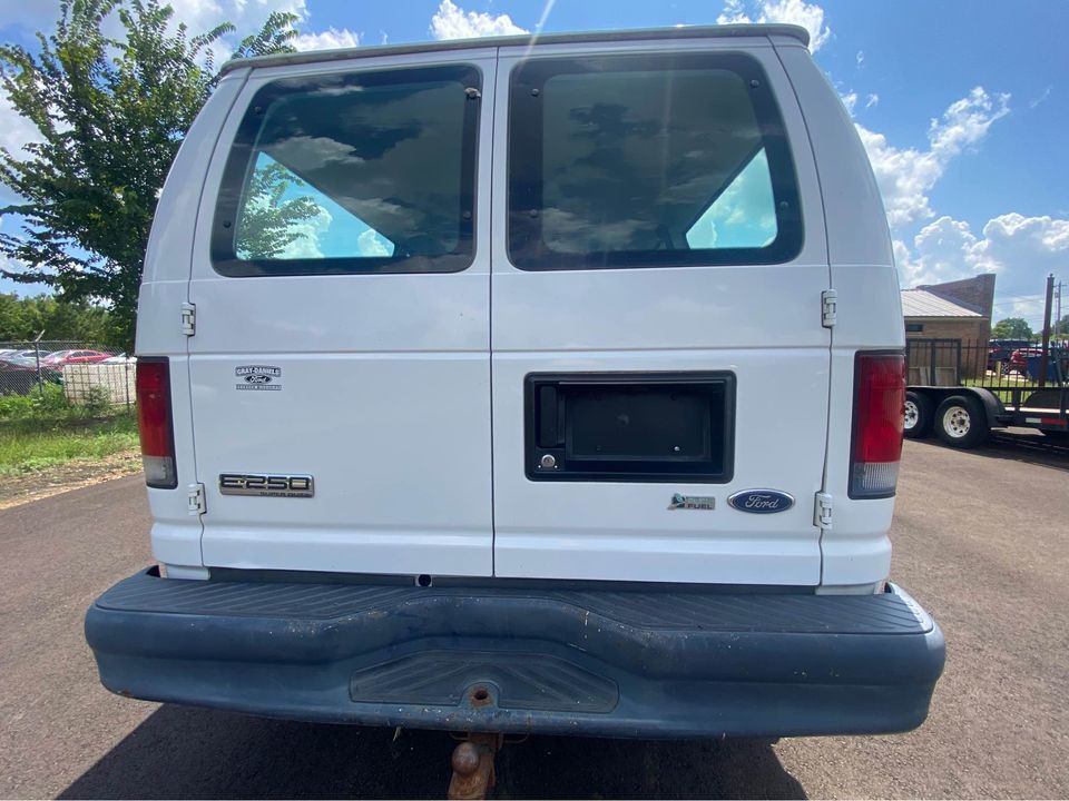 Photo 6 of this FORD ECONOLINE