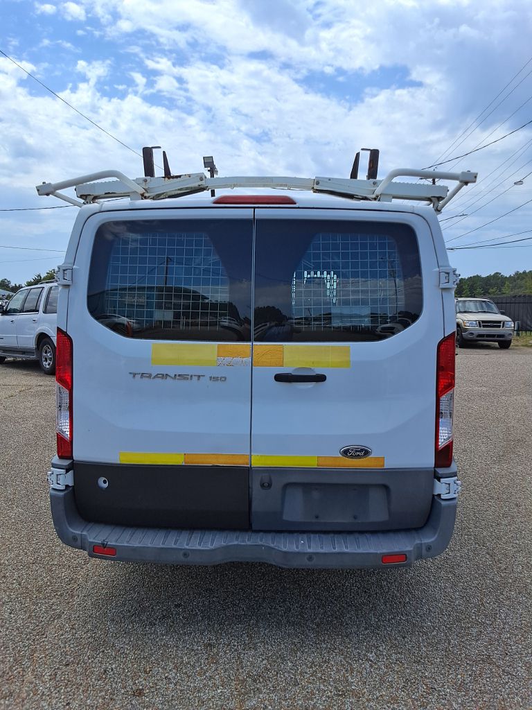 Photo 2 of this FORD TRANSIT