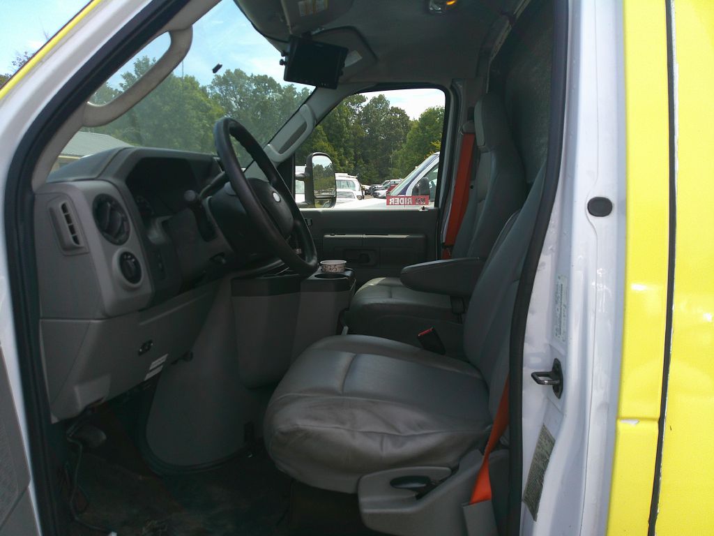 Photo 4 of this FORD ECONOLINE