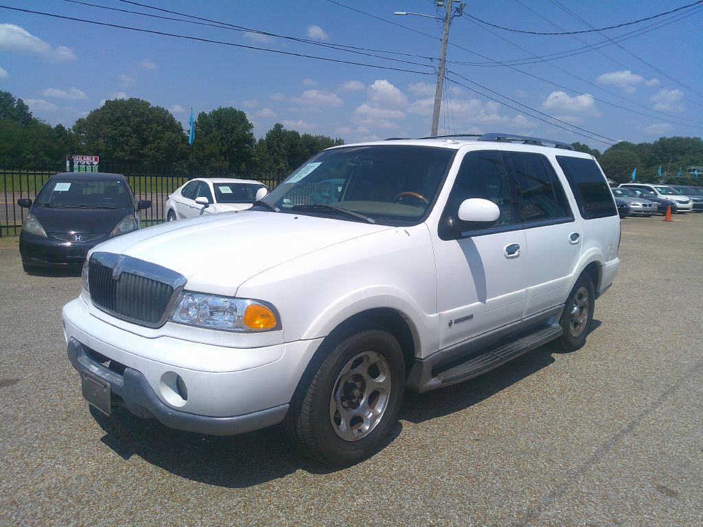 Photo 2 of this LINCOLN NAVIGATOR