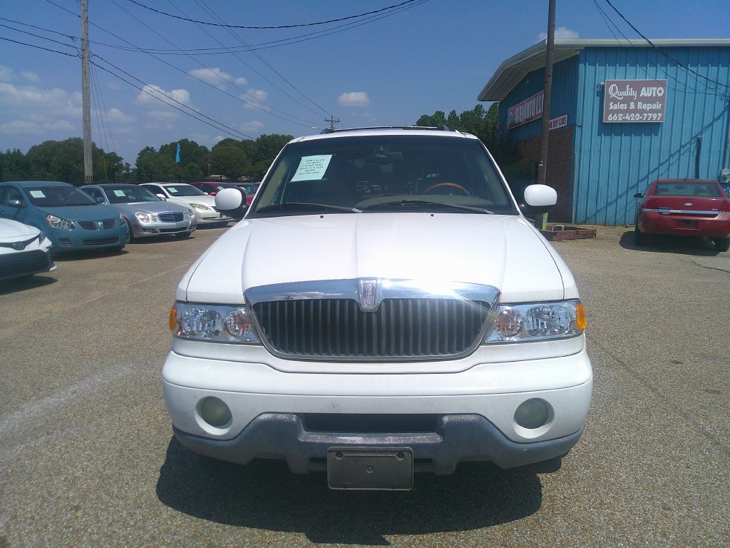 Photo 3 of this LINCOLN NAVIGATOR