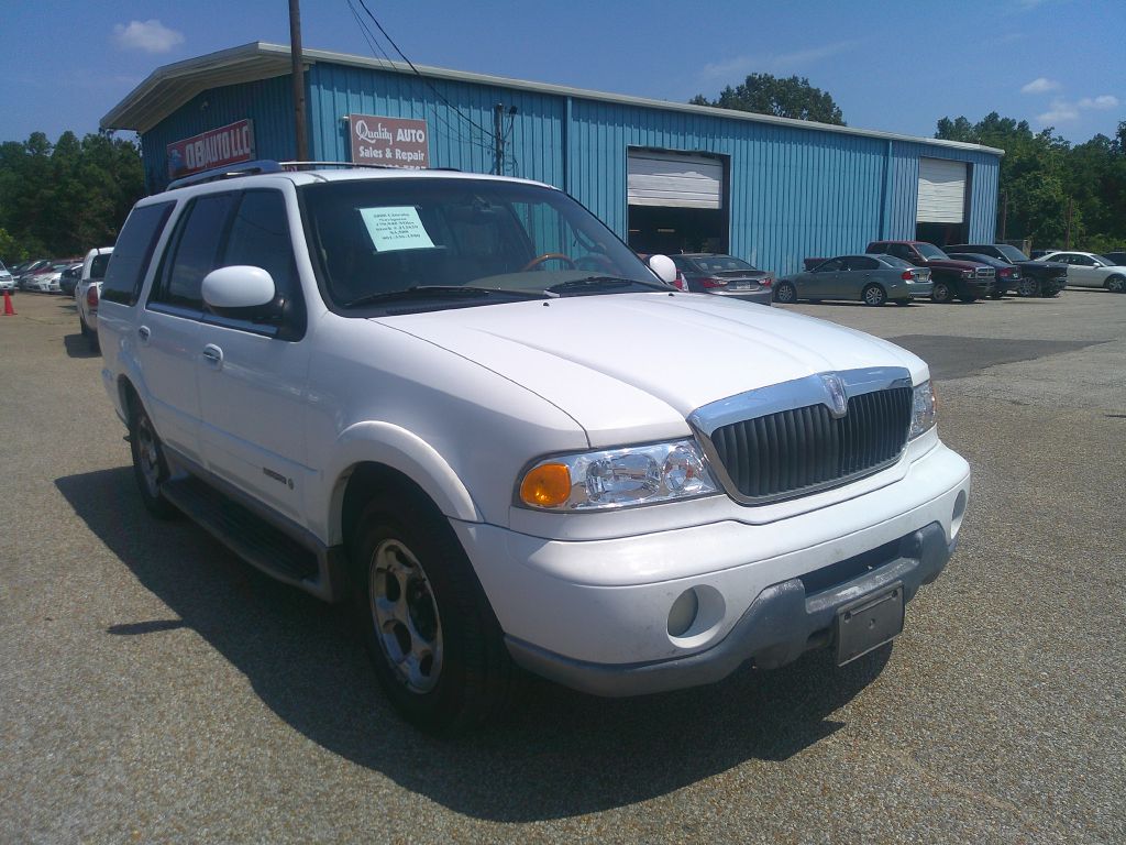 Photo 4 of this LINCOLN NAVIGATOR