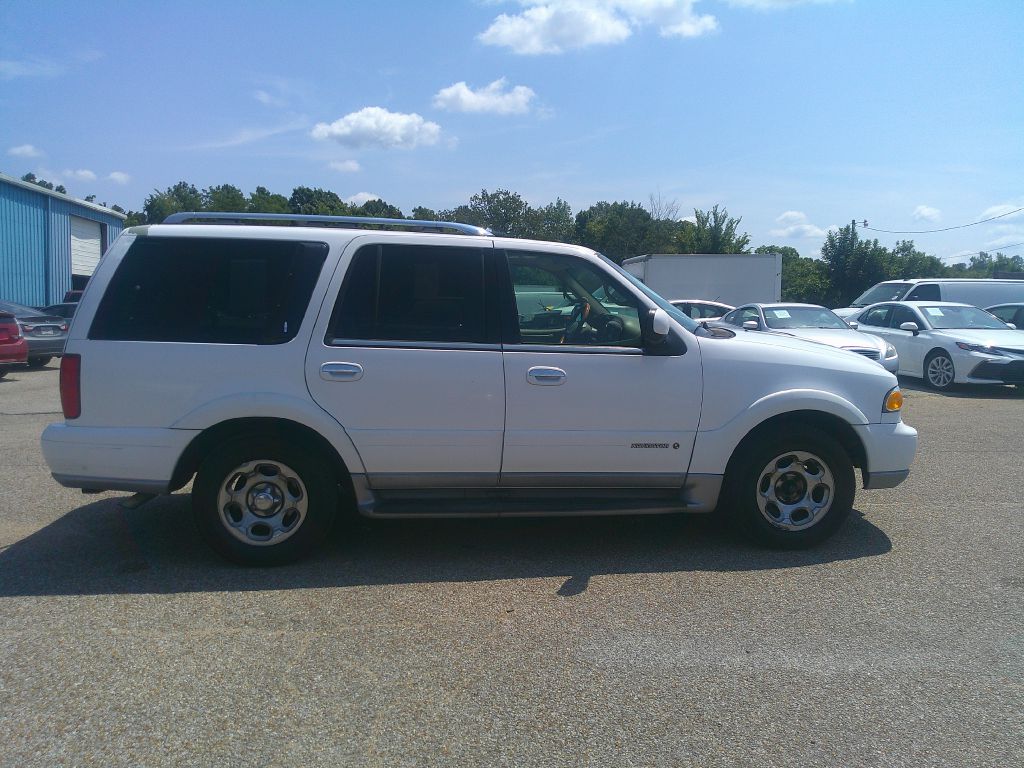 Photo 5 of this LINCOLN NAVIGATOR
