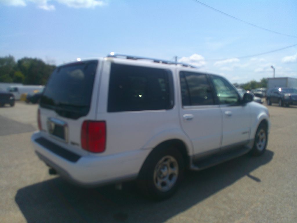 Photo 6 of this LINCOLN NAVIGATOR