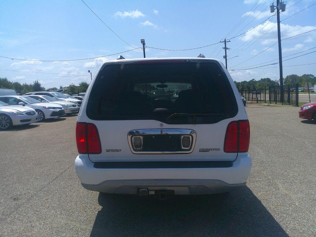 Photo 7 of this LINCOLN NAVIGATOR