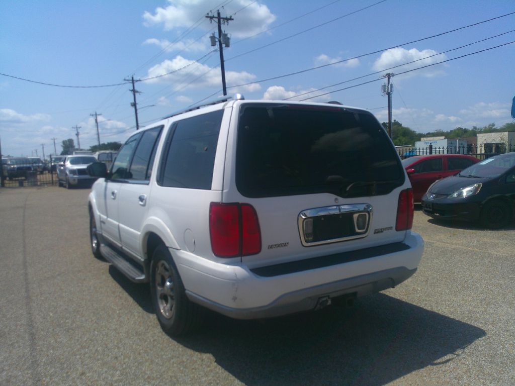 Photo 8 of this LINCOLN NAVIGATOR