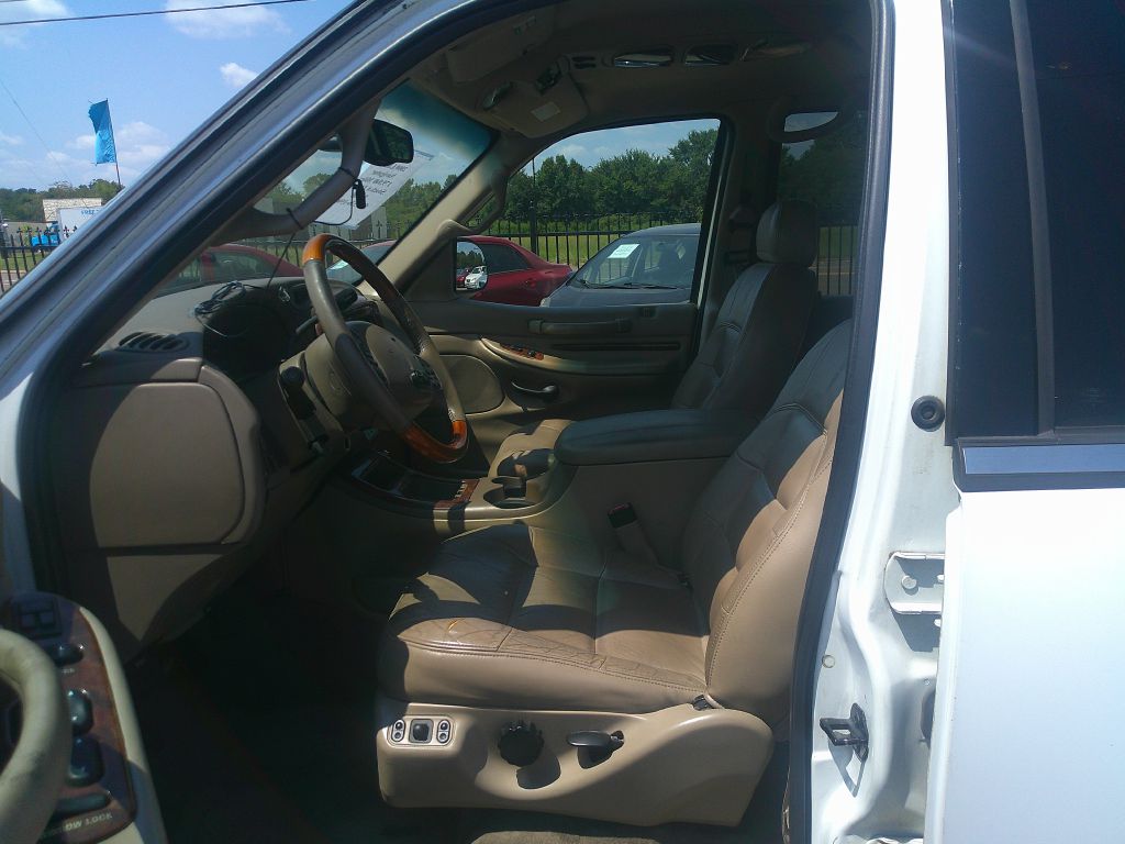 Photo 9 of this LINCOLN NAVIGATOR